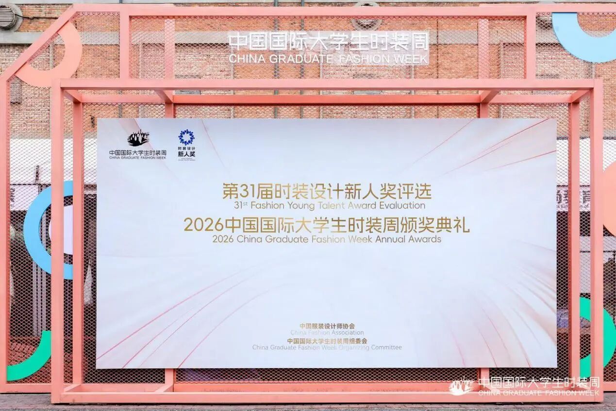 30546