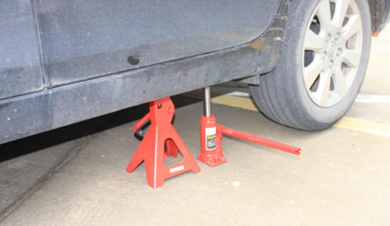 百富论坛手机版应该顶在轿车的哪些方位