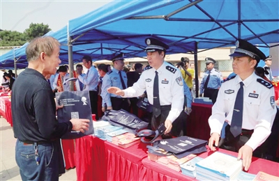 b1-10_b.jpg b1-10_b.jpg